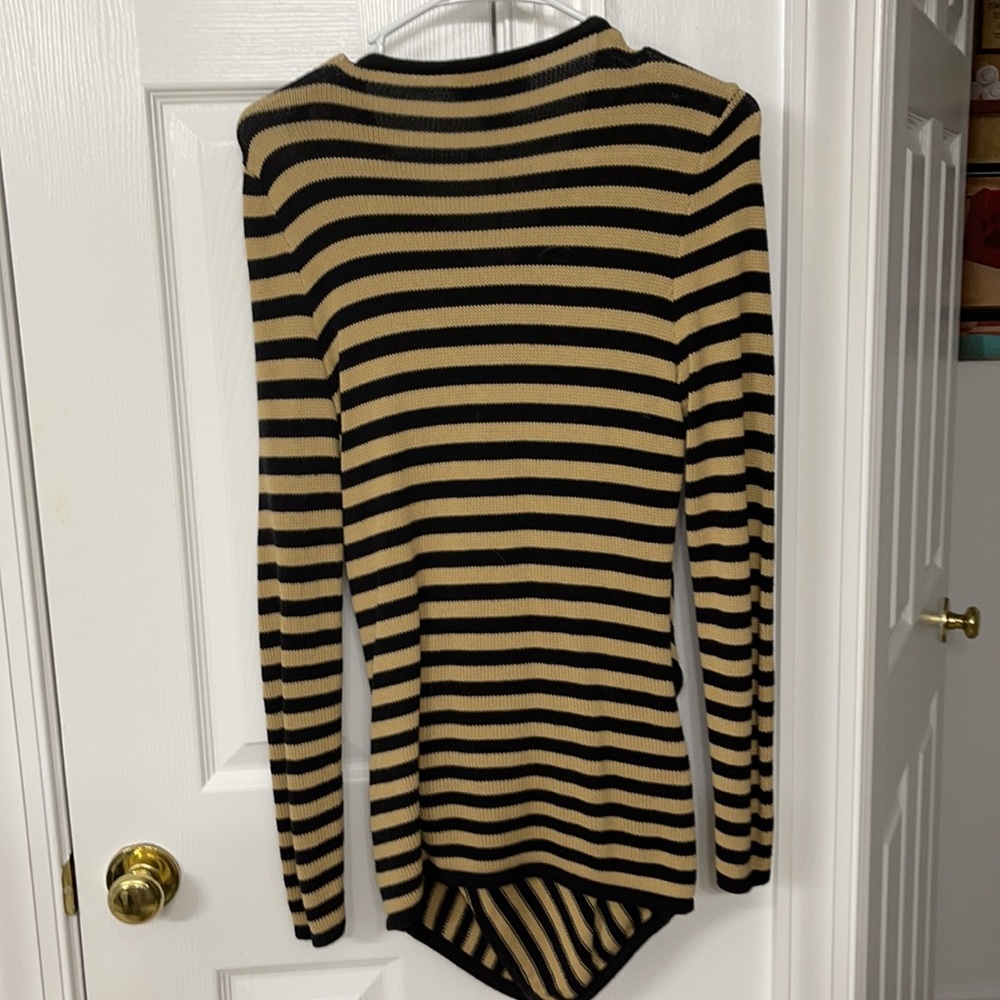 Casual Living Crossover Tunic - Picture 5 of 6